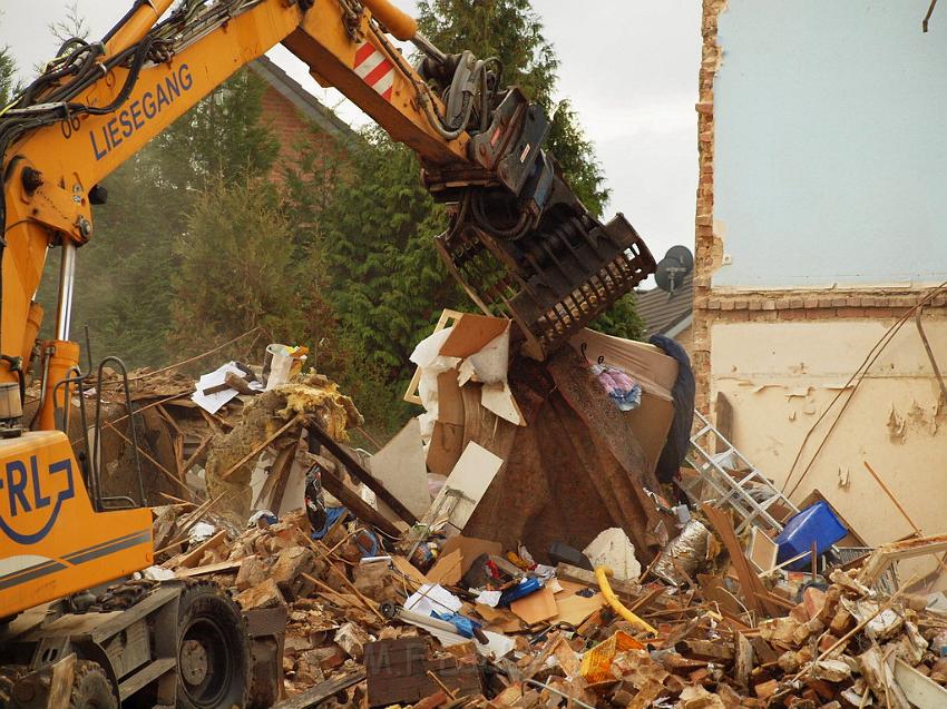 Hausexplosion Bruehl bei Koeln Pingsdorferstr P568.JPG